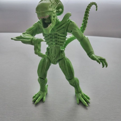 Modern Xenomorph Alien Green 2020 Collectable Action Figure like new