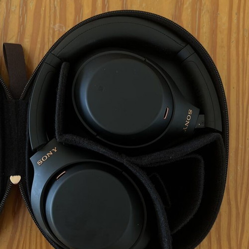 Sony WH-1000XM4 wireless headphones like new, noise cancelling