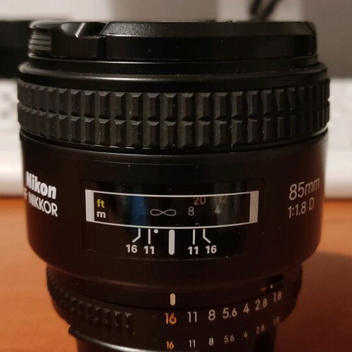 Nikon AF Nikkor 85mm D f1.8 like new