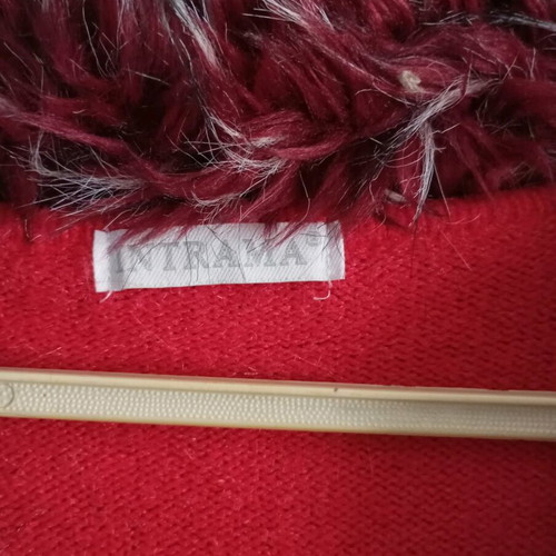 Red cardigan like new with removable faux fur, size S