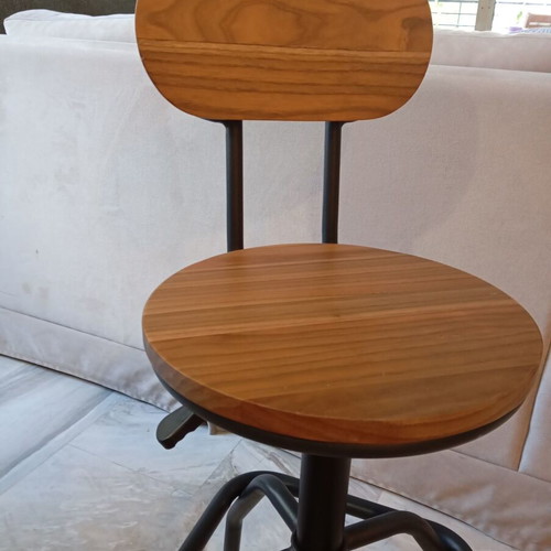 Home Deco Factory metal bar stool like new with adjustable height and wooden seat
