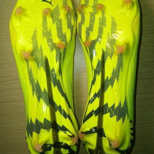 PUMA Ultra 6 Ultimate FG Unleashed football shoes like new, size 45, yellow