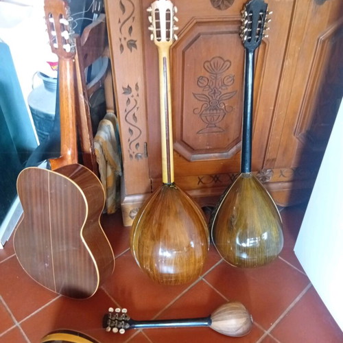 Vicente Sanchis classical guitar and 4-string bouzouki set with saz and baglamas