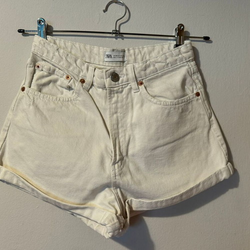 White denim shorts Zara like new, size M