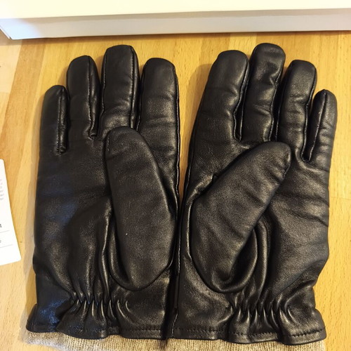 Guy Laroche leather gloves like new, black