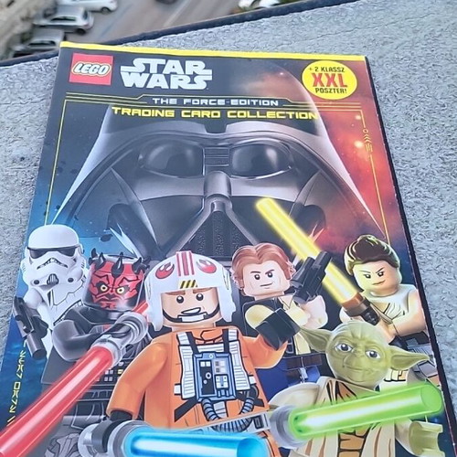 Lego Star Wars card album like new with posters and card template
