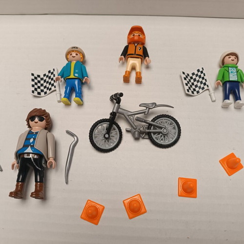 Playmobil children and bike thief like new, pack of 3 children and 1 thief