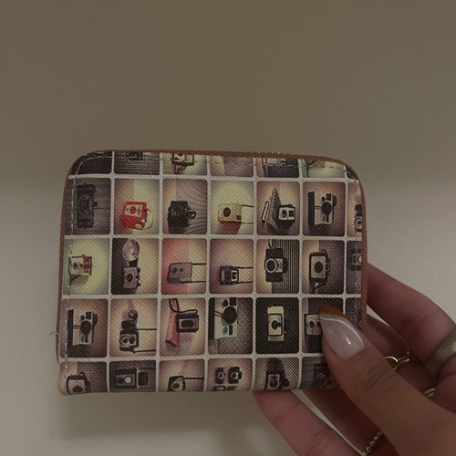 Women's wallet new with pearl zipper and multiple compartments