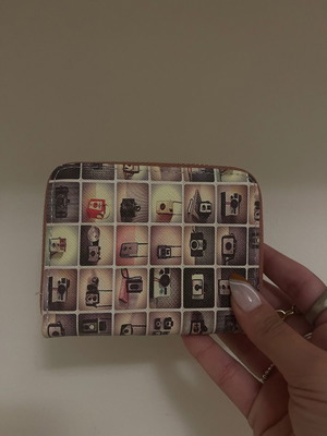 Women's wallet new with pearl zipper and multiple compartments