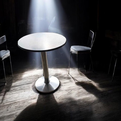 Round table used with metal base, sturdy construction, 20+ pieces