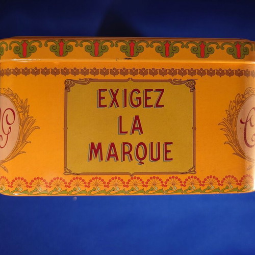 Rare French collectible Aux Amandes metal jewelry box like new