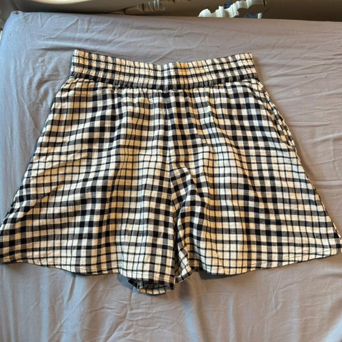 Zara set new, black and white