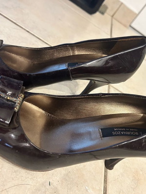 Women's pumps used, various sizes and colors