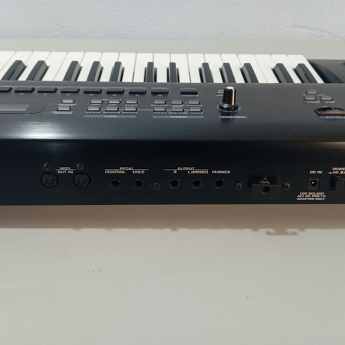 Roland JUNO-D Synthesizer like new