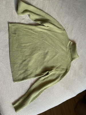 Pullover size S like new, green