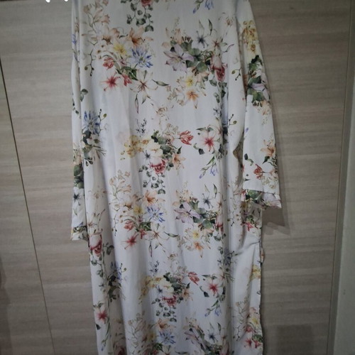 Kimono like new with colorful light fabric and comfortable fit