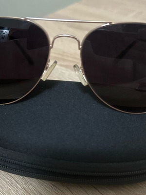 Polaroid Aviator sunglasses black new with case