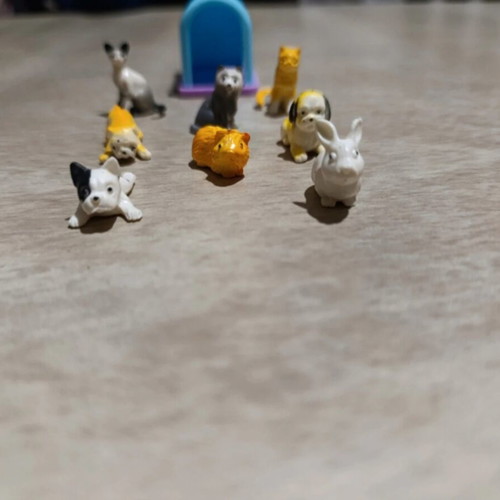 Schleich animal figures set of 5 with house used