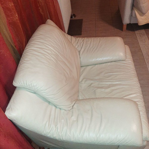 Armchair like new, beige leather, spacious and comfortable