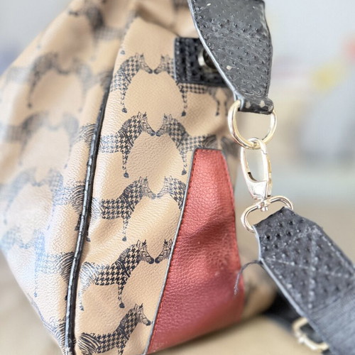 Axel travel bag like new, black and beige