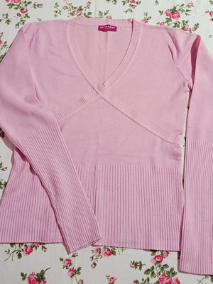 Vintage knitted pink sweater with V-neck