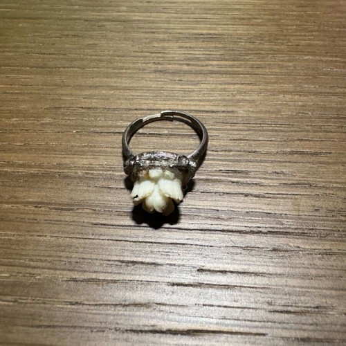Adjustable ring with white rose design like new