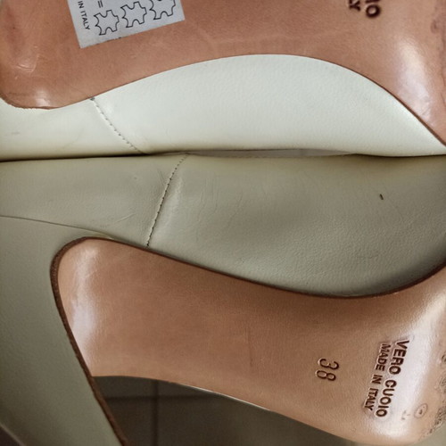 Nak leather pumps size 38 like new, white with high heel