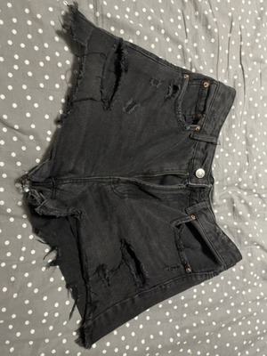 Black denim shorts Stradivarius like new, size M, black