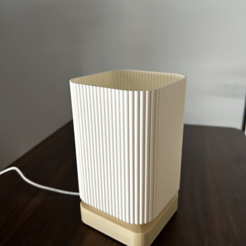 Table lamp with LED lighting like new, USB powered, adjustable light