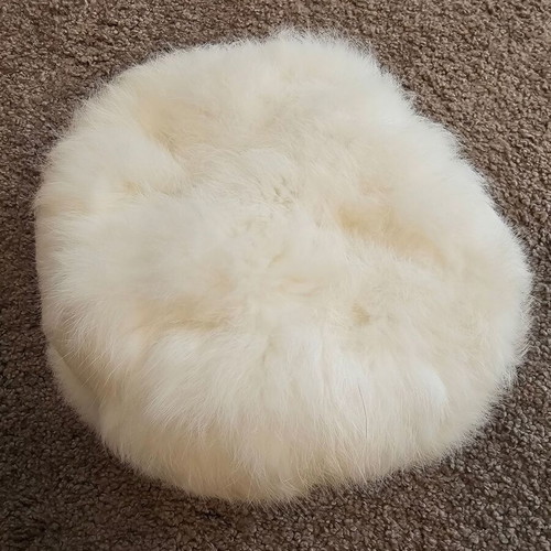 Fur hat white size M like new