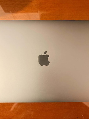 Apple MacBook Pro 2022 λάπτοπ με M1, 8GB RAM και 256GB SSD