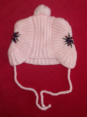 Πλεκτό σκουφί καινούργιο με διακοσμητικά λουλούδια