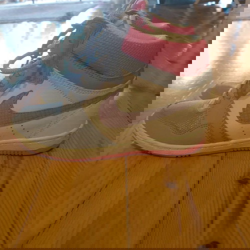 Nike αθλητικά παπούτσια μεταχειρισμένα, νούμερο 38,5, με υπερυψωμένο πάτο