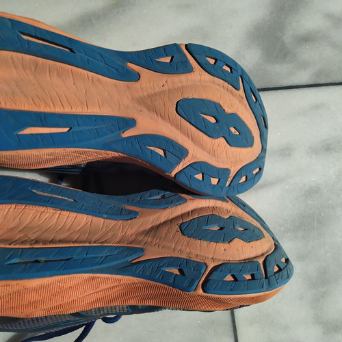 Asics Novablast 3 running shoes like new, blue orange, size 44