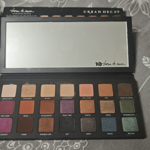Urban Decay Born to Run Eyeshadow Palette like new