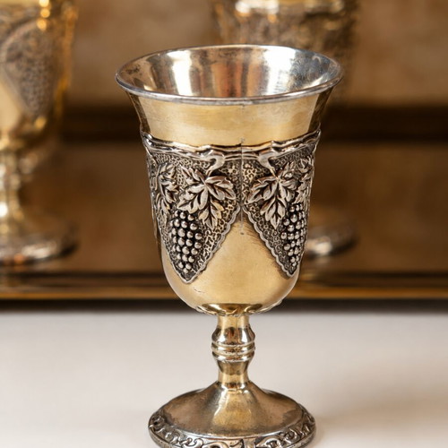 Set of 6 metal glasses with tray like new, gold and silver tones