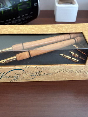 Vintage pen set like new