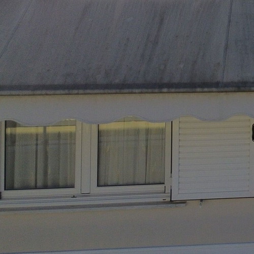 Aluminum windows like new with roller screens, set of 7