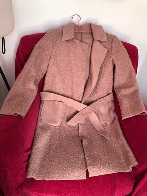 Bouclé pink coat used with belt and external pockets