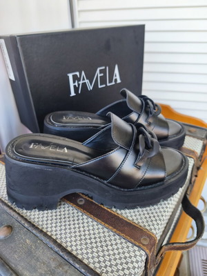 Favela women's platform sandals like new, black, size 38