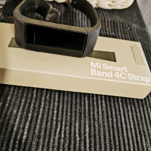 Mi Band 4 watch like new with two straps black and khaki