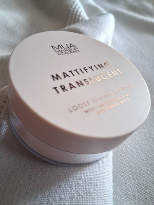 MUA Mattifying Translucent Loose setting powder ελαφρώς μεταχειρισμένο