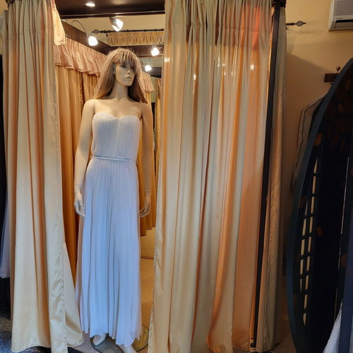 White strapless wedding dress in soleil line with belt new, size 10-12
