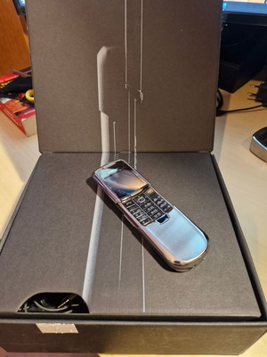 Nokia 8800 Classic σαν καινούργιο, ασημί χρώμα με πλήρη συσκευασία