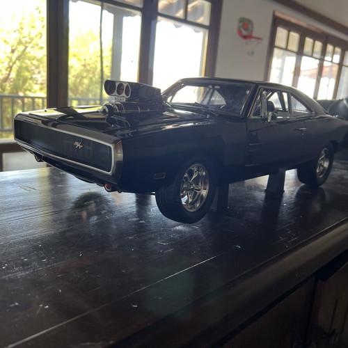 Dodge Charger R/T Fast and Furious 1/8 model with lights and sound like new