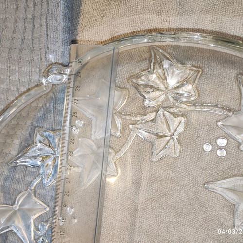 Large glass platter with embossed flower designs like new, 30 cm
