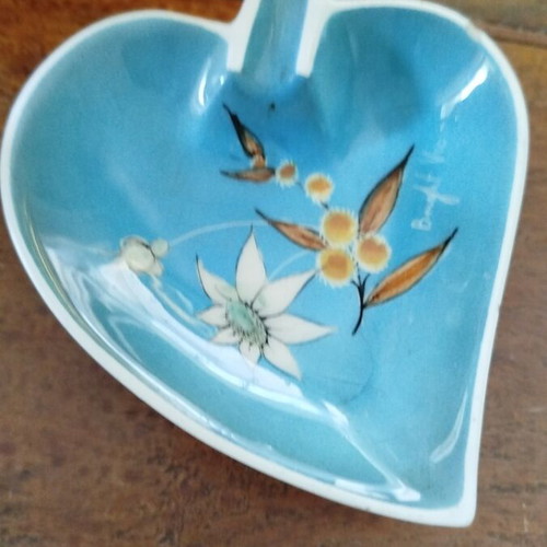 Vintage ceramic ashtray like new with hand-painted flowers
