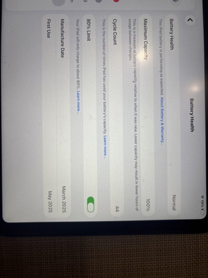 Apple iPad A16 with keyboard
