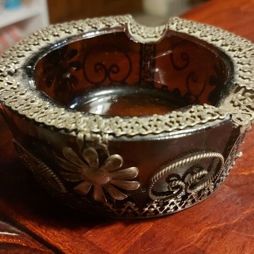 Gianniotiko handmade ashtray like new with metal base