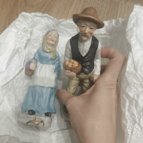 Vintage porcelain farmer couple figurines like new, set of 2